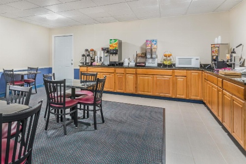 Howard Johnson by Wyndham Bangor image 5